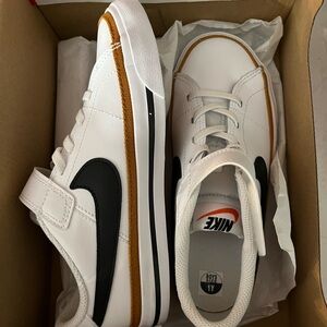 Brand New: Nike Boys Court Borough